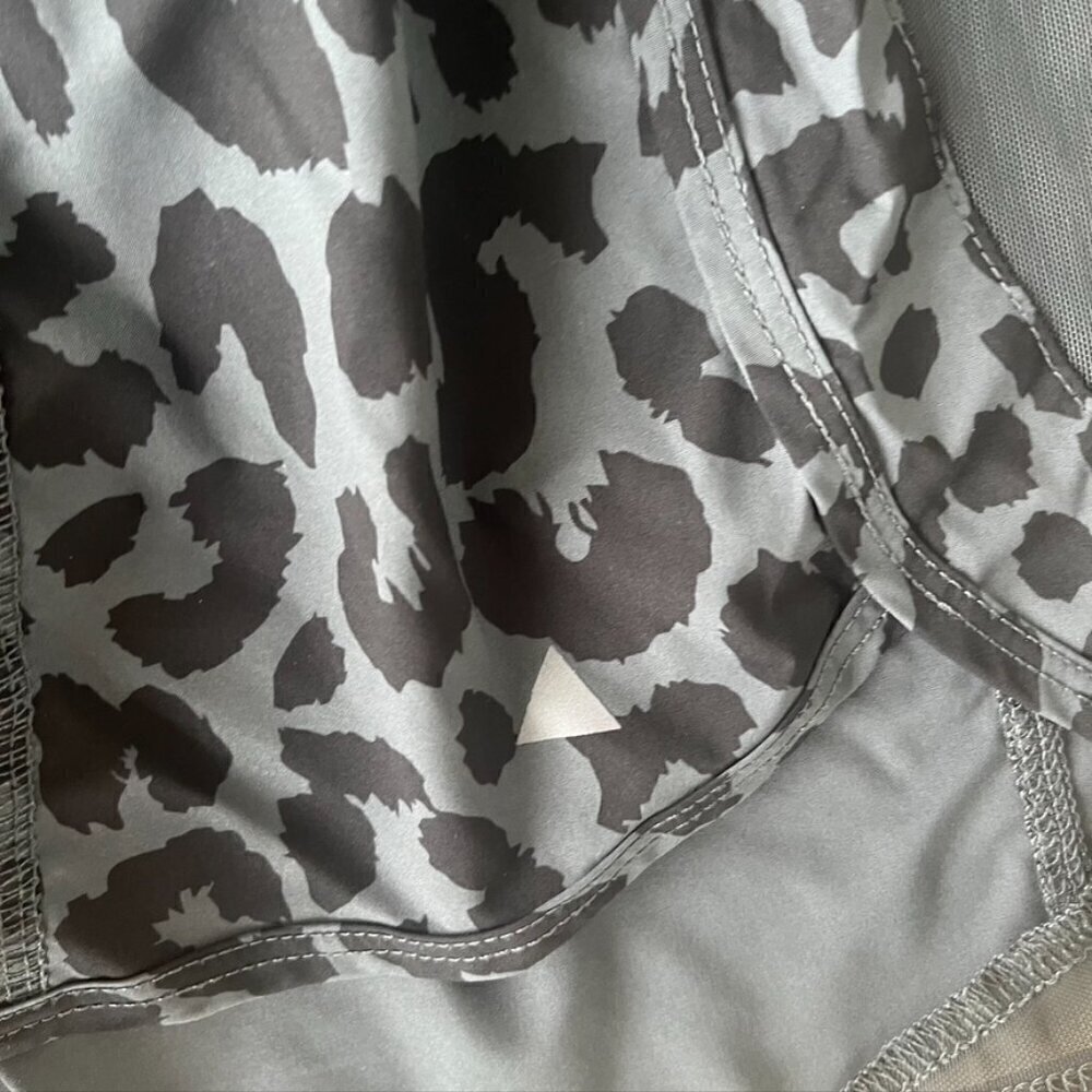 ** Balance Athletic Black Leopard Print Breeze Short Running Hiking Large - Picture 7 of 8